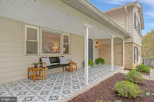 10424 Collingham Dr, Fairfax, VA 22032 - Photo 2