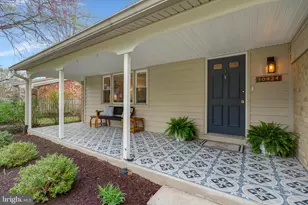 10424 Collingham Dr, Fairfax, VA 22032 - Photo 4