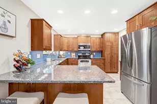10424 Collingham Dr, Fairfax, VA 22032 - Photo 12