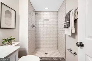 8813 Queen Elizabeth Blvd, Annandale, VA 22003 - Photo 20