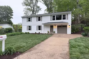 8615 Kerry Ln, Springfield, VA 22152 - Photo 2