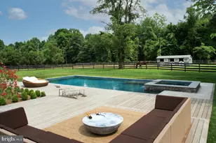 11748 Thomas Ave, Great Falls, VA 22066 - Photo 2