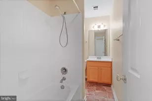 5439 Plymouth Meadows Ct, Fairfax, VA 22032 - Photo 14