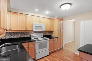 5439 Plymouth Meadows Ct, Fairfax, VA 22032 - Photo 4