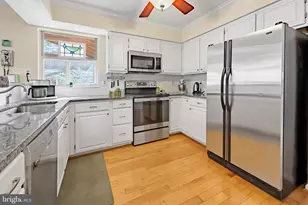 1431 Flynn Ct, Herndon, VA 20170 - Photo 8