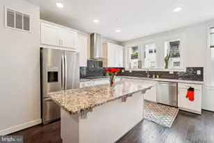 13358 Sherwood Park Ln, Herndon, VA 20171 - Photo 12