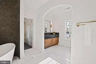 352 Ayr Hill Ave NE, Vienna, VA 22180 - Photo 38