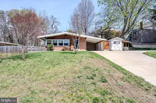 2904 Farmington Dr, Alexandria, VA 22303 - Photo 2