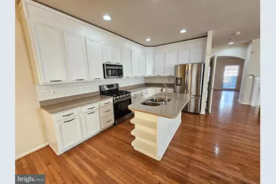 9137 Stonegarden Drive, Lorton, VA 22079 - Photo 6