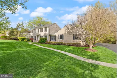 813 Lunenburg Road, Great Falls, VA 22066 - Photo 2