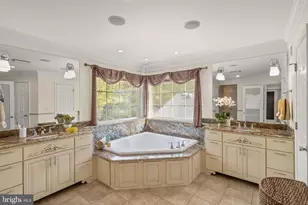 813 Lunenburg Rd, Great Falls, VA 22066 - Photo 48