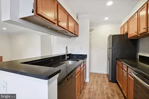 11715 Olde English Dr, Reston, VA 20190 - Photo 8