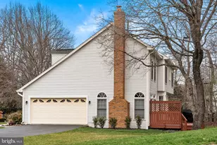 8648 Chase Glen Cir, Fairfax Station, VA 22039 - Photo 4