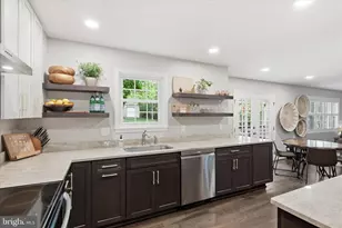 5208 Ruffner Woods Ct, Burke, VA 22015 - Photo 10