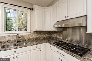 3001 Jeannie Anna Ct, Herndon, VA 20171 - Photo 18