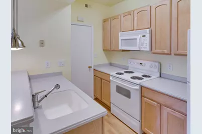 3906 Penderview Drive #724, Fairfax, VA 22033 - Photo 10
