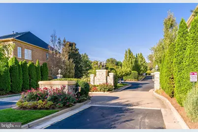 7405 Old Maple Sq, McLean, VA 22102 - Photo 2