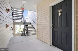 12144 Garden Grove Cir, Fairfax, VA 22030 - Photo 2