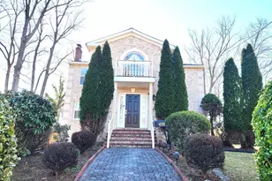 3605 Crest Dr, Annandale, VA 22003 - Photo 2