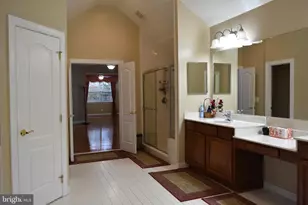 8708 Flowering Dogwood Ln, Lorton, VA 22079 - Photo 18