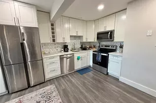 9518 Mooregate Ct, Lorton, VA 22079 - Photo 4
