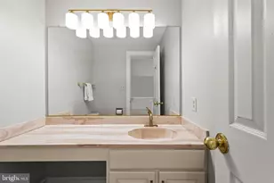 12187 Brecknock St, Oakton, VA 22124 - Photo 22