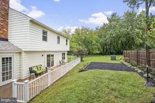 805 Mosby Hollow Dr, Herndon, VA 20170 - Photo 2