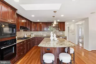 2228 Loch Lomond Dr, Vienna, VA 22181 - Photo 16