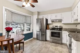 9204 Bailey Ln, Fairfax, VA 22031 - Photo 8