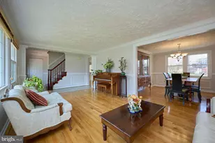 7307 Sterling Grove Dr, Springfield, VA 22150 - Photo 8