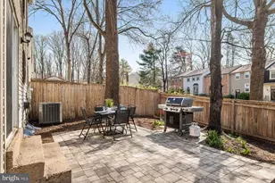 10125 Sassafras Woods Ct, Burke, VA 22015 - Photo 32