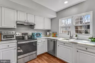 10125 Sassafras Woods Ct, Burke, VA 22015 - Photo 14