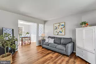 10125 Sassafras Woods Ct, Burke, VA 22015 - Photo 6