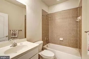 12176 Bridgend Run, Fairfax, VA 22030 - Photo 18