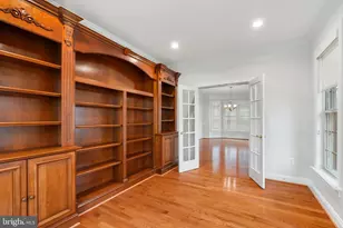 9185 Topaz St, Fairfax, VA 22031 - Photo 6