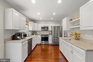 9864 High Water Ct, Burke, VA 22015 - Photo 10