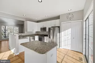 14300 Montverd Ct, Centreville, VA 20121 - Photo 12