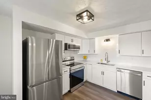 14125 Honey Hill Ct, Centreville, VA 20121 - Photo 2