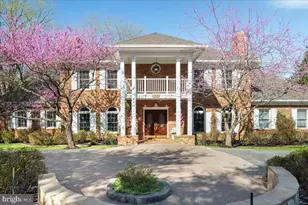 532 Walker Rd, Great Falls, VA 22066 - Photo 2