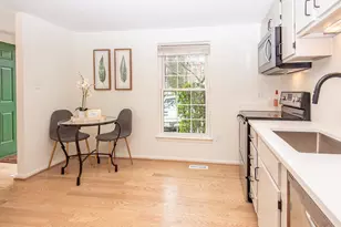 5756 Walnut Wood Ln Ln, Burke, VA 22015 - Photo 6