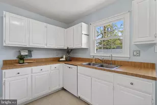 13400 Catoctin Ct, Herndon, VA 20170 - Photo 14