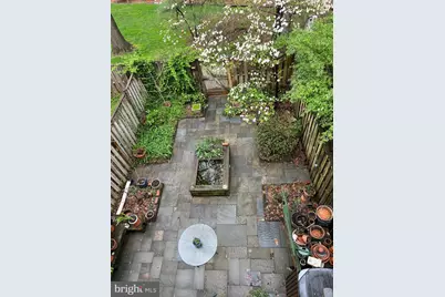 229 Commons Drive NW, Vienna, VA 22180 - Photo 2