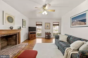 8805 Aquary Ct, Springfield, VA 22153 - Photo 10