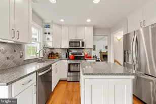 8805 Aquary Ct, Springfield, VA 22153 - Photo 2