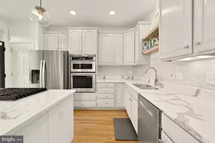 5420 Edsall Ridge Pl, Alexandria, VA 22312 - Photo 8