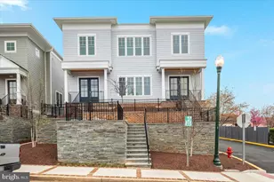 129 Park St NE, Vienna, VA 22180 - Photo 2