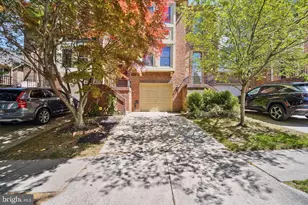 3913 Green Look Ct, Fairfax, VA 22033 - Photo 2