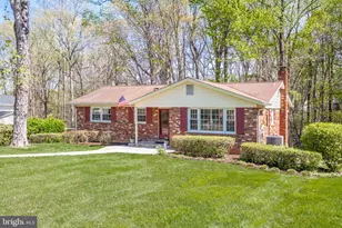 8709 Powder Horn Rd, Springfield, VA 22152 - Photo 2