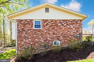 8709 Powder Horn Rd, Springfield, VA 22152 - Photo 12