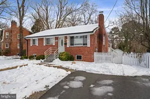 3903 Whispering Ln, Falls Church, VA 22041 - Photo 2